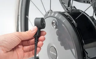 e-motion M25 magnetno polnjenje